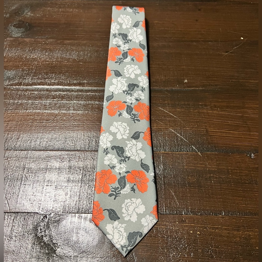 Grey tie